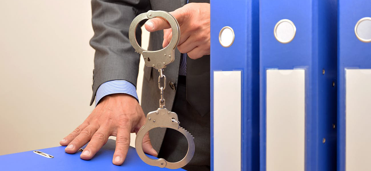 航空法は刑法犯です。罰金刑は立派な刑法犯となり、犯すことで前科一犯となります。書類送検にならないためには、許可承認が必要です。