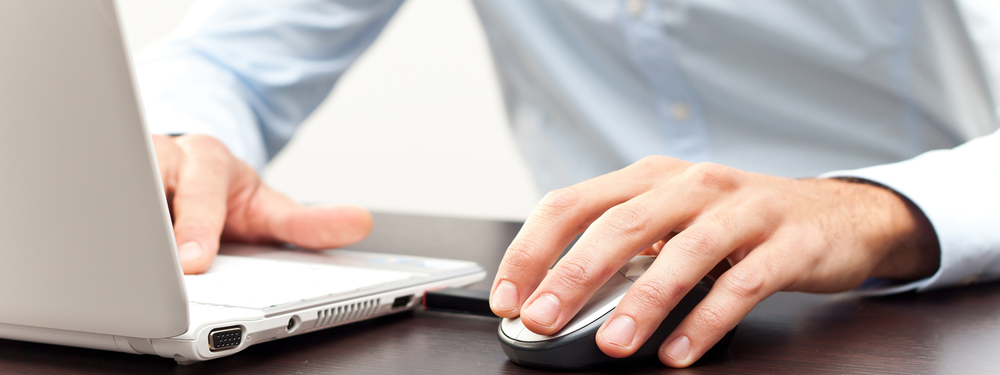 電話かメールで訓練希望のドローンの機種や、希望する訓練内容についてお知らせ下さい。