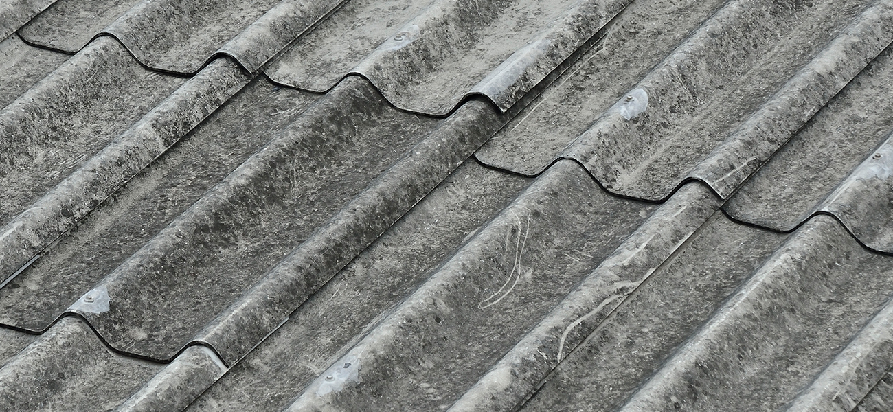 無人航空機(ドローン)を活用し、工場屋根などの外壁調査の確認が行えます。工場の外壁調査はドローンにお任せ下さい。