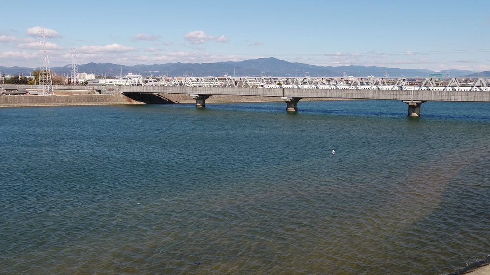 新幹線　安城にて