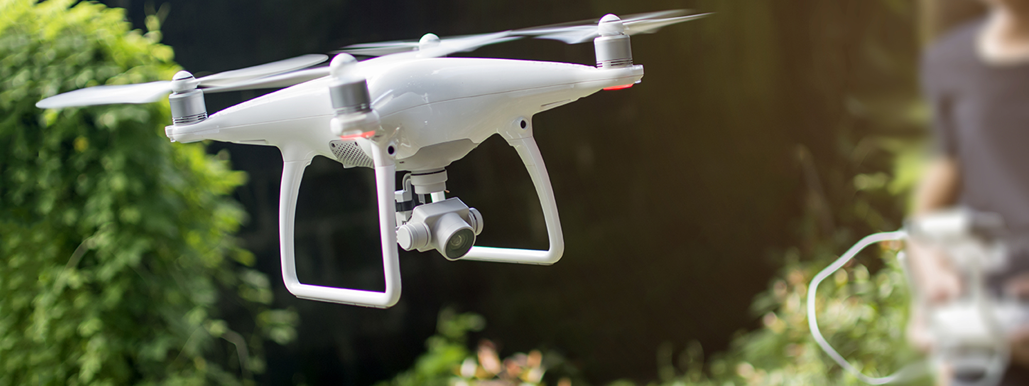 目視外飛行や夜間飛行など、高度な訓練にも対応しております。